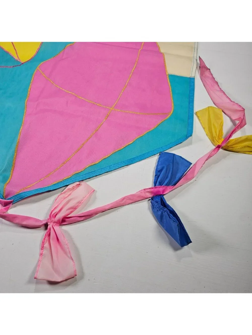 Flying Kites w/ Ribbon Tail Applique Outdoor Garden Flag Sky Blue 42x27